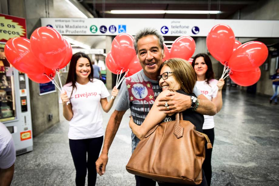 O roqueiro Nasi cantou para os paulistanos na estação Ana Rosa O roqueiro Nasi cantou para os paulistanos na estação Ana Rosa
