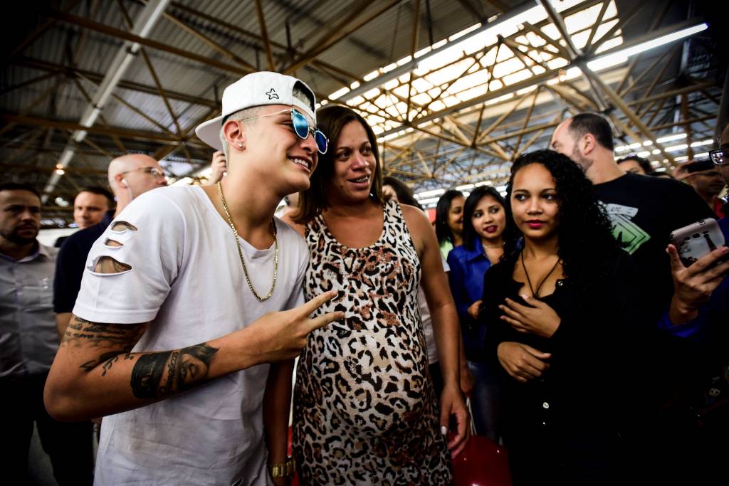 MC Gui deu uma palhinha de seu sucesso Sonhar na estação Tatuapé MC Gui deu uma palhinha de seu sucesso Sonhar na estação Tatuapé