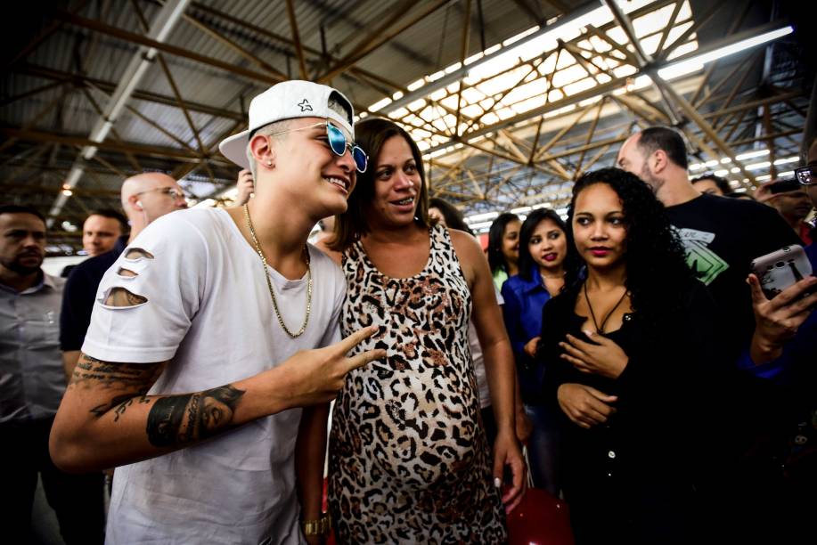MC Gui deu uma palhinha de seu sucesso Sonhar na esta&ccedil;&atilde;o Tatuap&eacute;