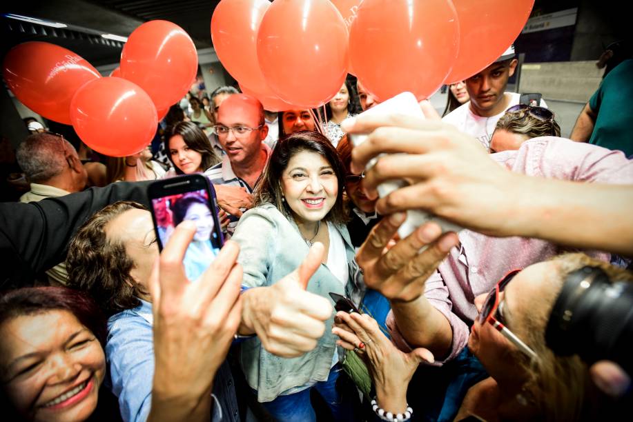 A cantora fez os paulistanos soltarem a voz com a música A Majestade, o Sabiá A cantora fez os paulistanos soltarem a voz com a música A Majestade, o Sabiá