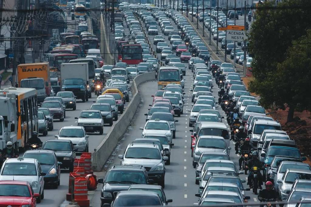 Rodízio de carros é suspenso por ameaça de paralisação