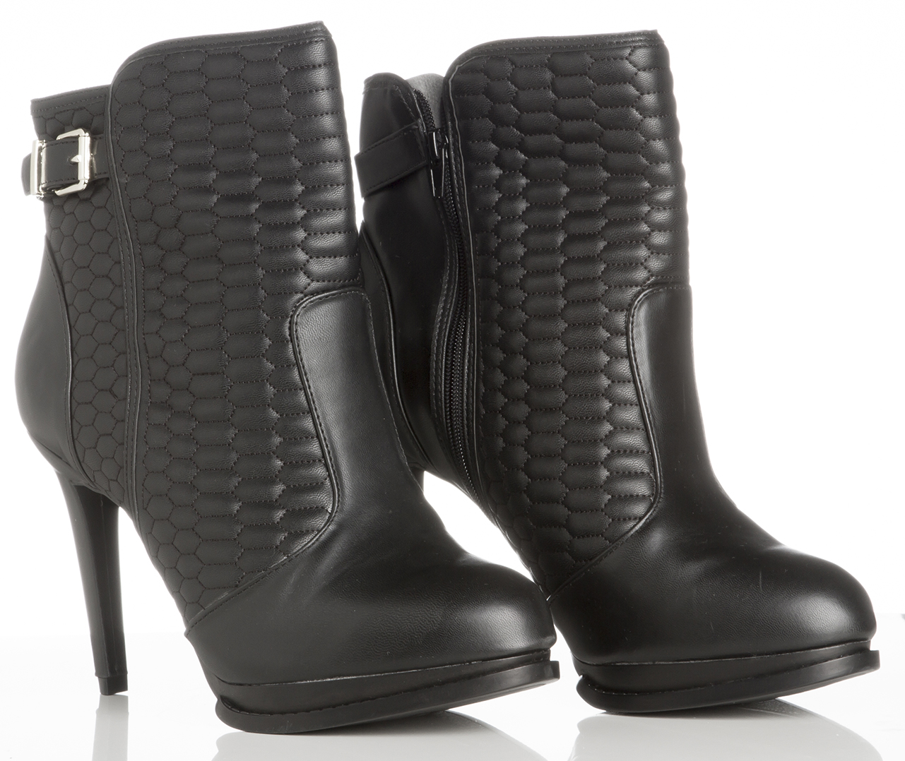 	Ankle boot matelass&ecirc;. R$ 159,90.