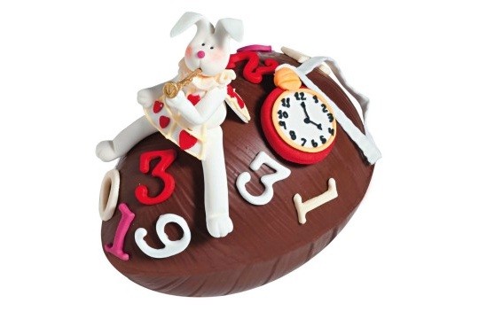 Ovo de chocolate ao leite com recheio de brigadeiro - Pati Piva, Shopping Cidade Jardim, tel.: 3552-5670, www. patipiva.com.br Ovo de chocolate ao leite com recheio de brigadeiro - Pati Piva, Shopping Cidade Jardim, tel.: 3552-5670, www. patipiva.com.br