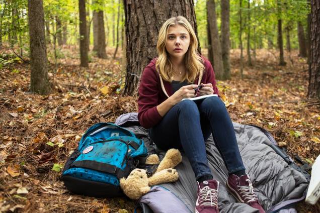 A 5ª Onda: a jovem Cassie precisa descobrir em quem confiar para continuar viva A 5ª Onda: a jovem Cassie precisa descobrir em quem confiar para continuar viva