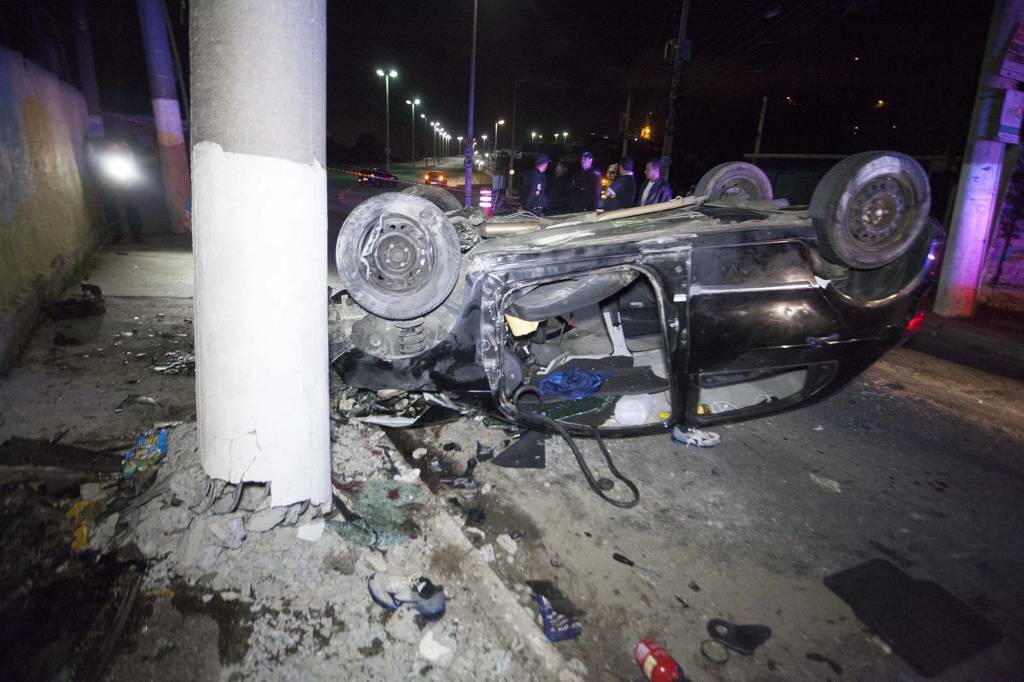 Adolescentes morrem em acidente de carro na Grande São Paulo