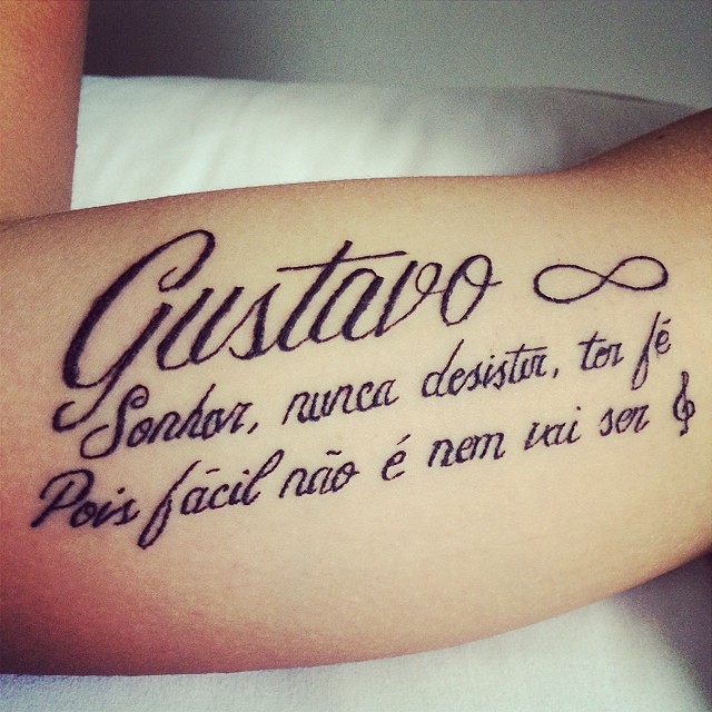 MC Gui faz sua primeira tatuagem em homenagem ao irmão