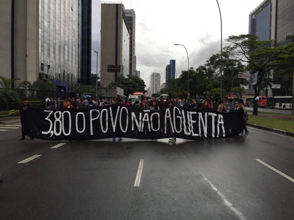 Manifestantes bloqueiam Faria Lima com Rebouças nesta segunda (11)