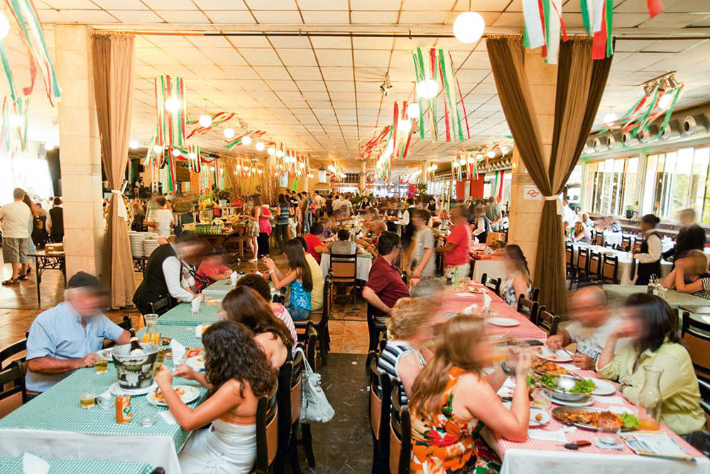 Matriz do São Judas Tadeu serve a última travessa de frango