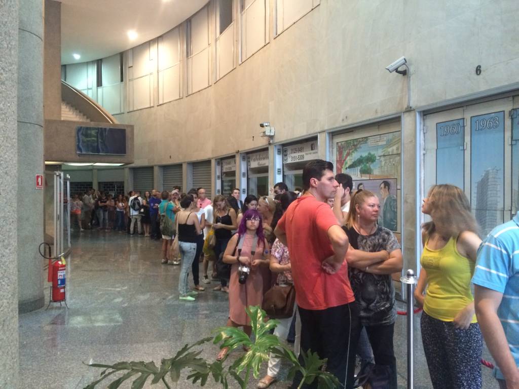 Fila para subir ao mirante do Terraço Itália é longa