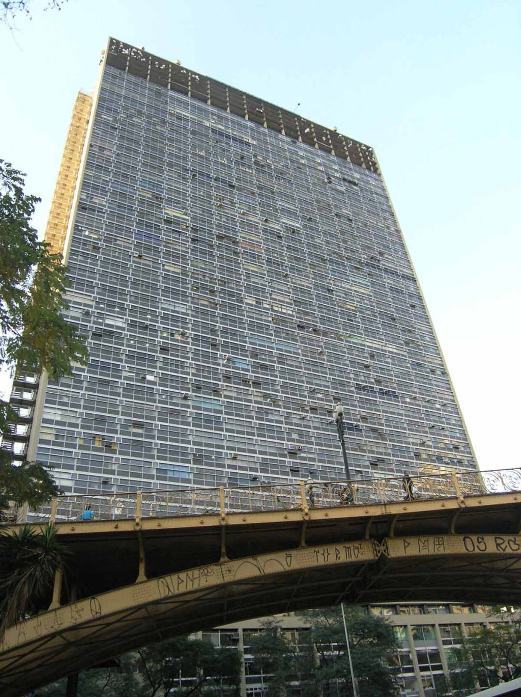 Edifício mais alto da capital abriga bar temporário até fevereiro