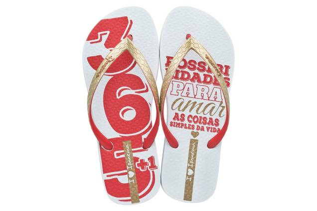 Par de chinelos de borracha Par de chinelos de borracha