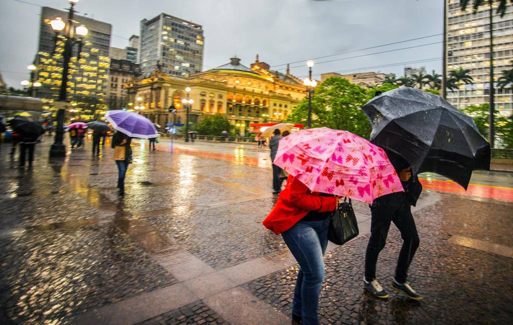 Chuva deixa toda a cidade em estado de atenção para alagamentos