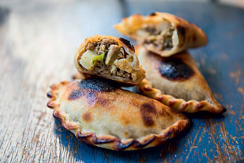 Três empanadas de primeira