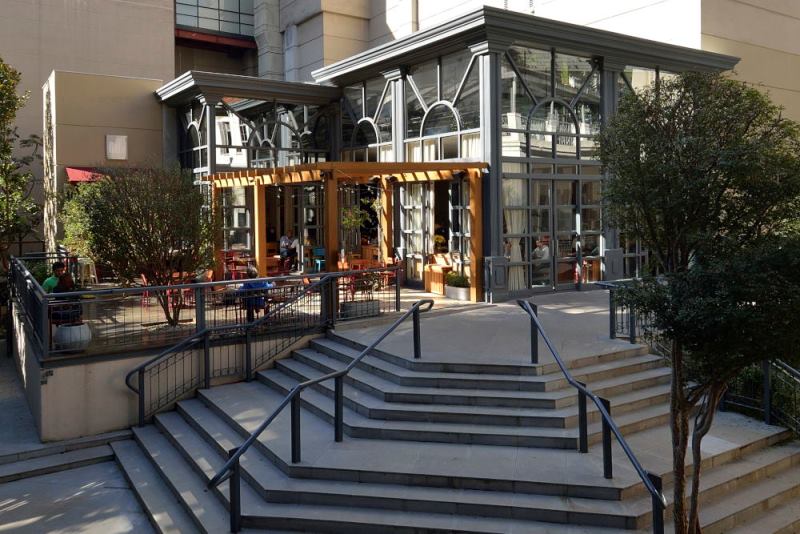 Fachada do MoDi, que ocupa a parte da área externa do Shopping Pátio Higienópolis Fachada do MoDi, que ocupa a parte da área externa do Shopping Pátio Higienópolis