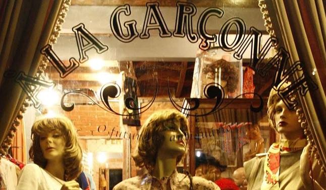 À La Garçonne: roupas e móveis vintage À La Garçonne: roupas e móveis vintage