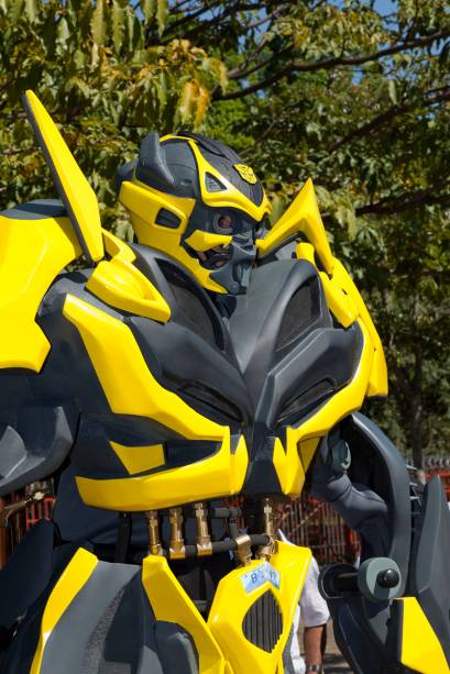 As crianças poderão tirar fotos com o Autobot Bumblebee As crianças poderão tirar fotos com o Autobot Bumblebee