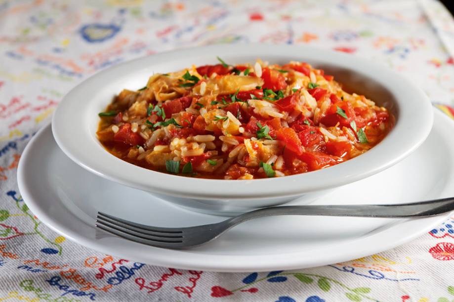 Arroz à rodrigo hilbert: arroz de bacalhau e tomate salpicado de salsinha Arroz à rodrigo hilbert: arroz de bacalhau e tomate salpicado de salsinha