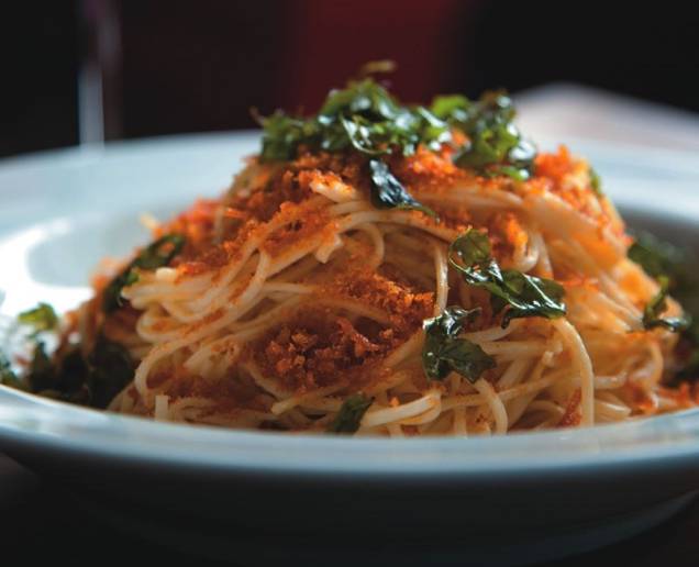 Paleta de leitão com arroz, feijão, couve e abacaxi: somente aos sábados no AK Vila Paleta de leitão com arroz, feijão, couve e abacaxi: somente aos sábados no AK Vila