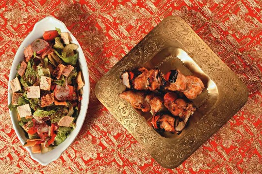 Michui de frango e salada fatuche: no árabe Almanara Michui de frango e salada fatuche: no árabe Almanara