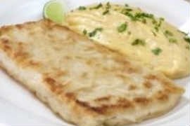 Filé de pirarucu com purê de banana da terra do Amazônia Filé de pirarucu com purê de banana da terra do Amazônia