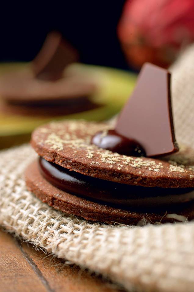 Disco voador: biscoito de jatobá recheado de chocolate 30% Disco voador: biscoito de jatobá recheado de chocolate 30%