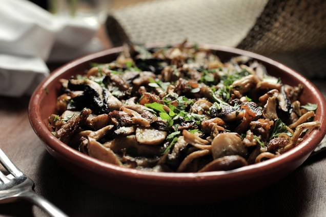 Porção de cogumelos à provençal Porção de cogumelos à provençal