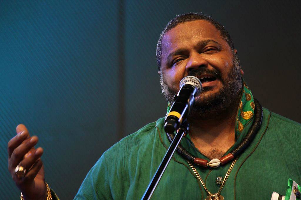 Arlindo Cruz volta para casa após mais de um ano internado