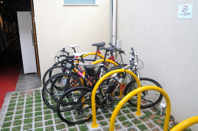 Aro 27: estacionamento interno Aro 27: estacionamento interno