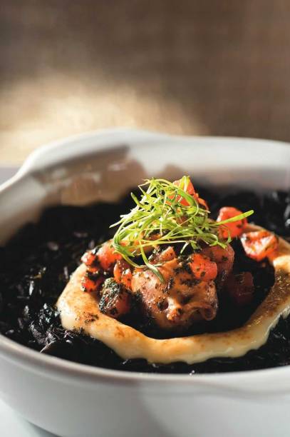 Especialidade do espanhol Arola Vintetres: fideuà de lula Especialidade do espanhol Arola Vintetres: fideuà de lula