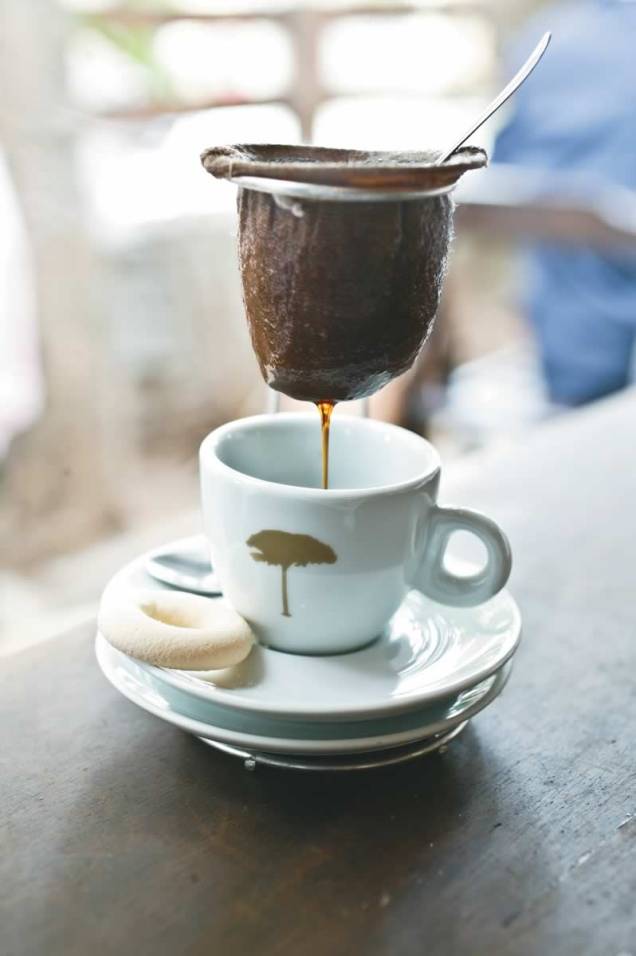 Café passado no minicoador Café passado no minicoador