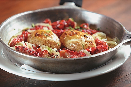 Uma das receitas mais tentadoras do Adega Santiago: polvo à tasquinha, com batata ao murro e cebola Uma das receitas mais tentadoras do Adega Santiago: polvo à tasquinha, com batata ao murro e cebola