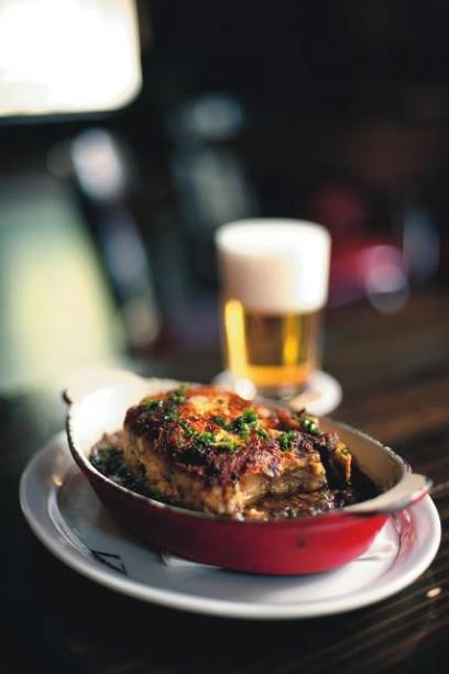 Lombo assado com lentilha: uma das novas receitas do cardápio do Astor Lombo assado com lentilha: uma das novas receitas do cardápio do Astor