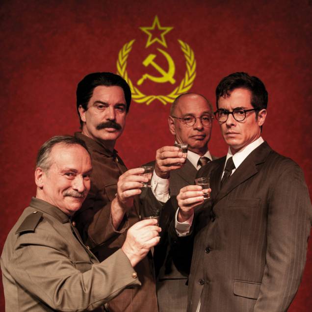 O espetáculo discute a relação entre a arte e a política O espetáculo discute a relação entre a arte e a política