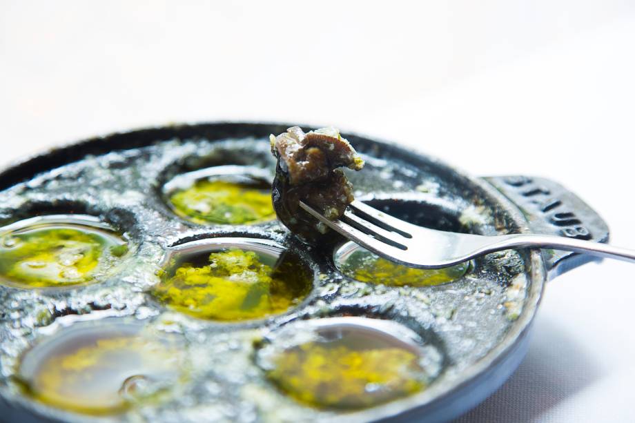 Escargots na manteiga de alho e salsa Escargots na manteiga de alho e salsa