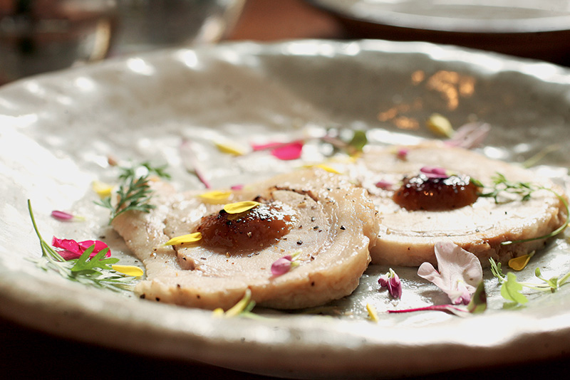 Pancetta ao missô doce com um toque de pimenta dedo-de-moça Pancetta ao missô doce com um toque de pimenta dedo-de-moça