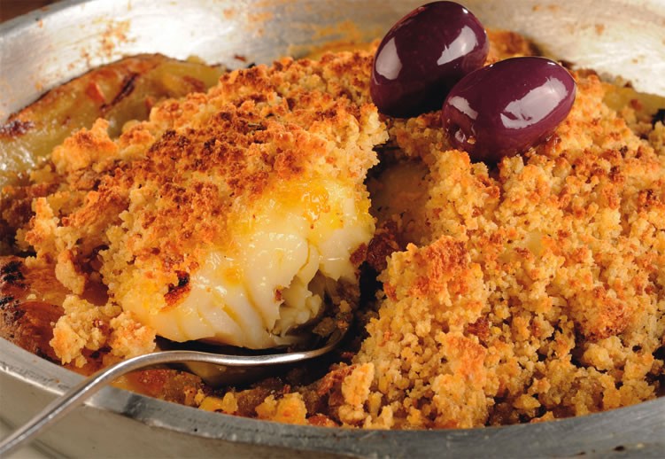 Bacalhau coberto por farofa de broa Bacalhau coberto por farofa de broa