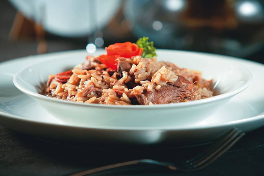 Bacalhau ao forno (com brócolis, batata, tomate e ovo): opção do português Bacalhoeiro