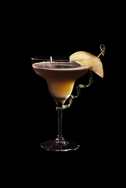 O coquetel do Bistrot Bagatelle mistura uísque, suco de abacaxi, licores 43 e chambord e limão O coquetel do Bistrot Bagatelle mistura uísque, suco de abacaxi, licores 43 e chambord e limão