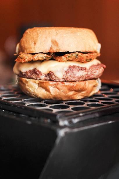 Sanduíche com carvão vegetal na composição Sanduíche com carvão vegetal na composição