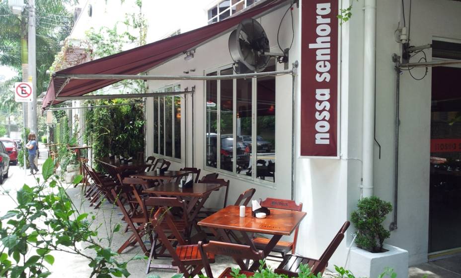 Bar-restaurante está hospedado em uma atraente esquina, nas imediações do Estádio do Morumbi Bar-restaurante está hospedado em uma atraente esquina, nas imediações do Estádio do Morumbi