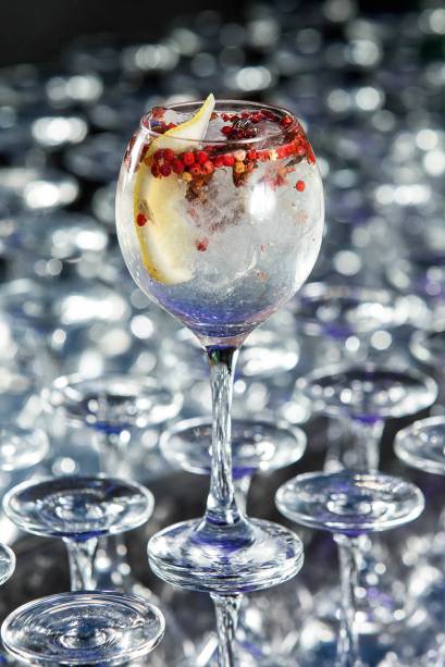 Gim-tônica com pimenta-rosa: montado pelo cliente Gim-tônica com pimenta-rosa: montado pelo cliente