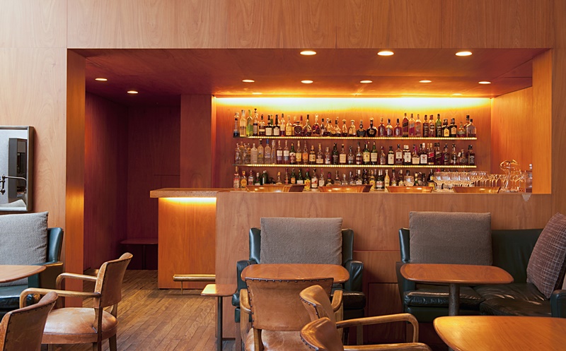 Baretto: salão classudo de iluminação rarefeita Baretto: salão classudo de iluminação rarefeita