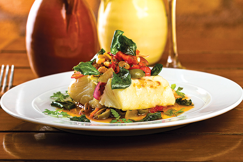 Páscoa: bacalhau com azeitona, cebola, tomate e pimentões