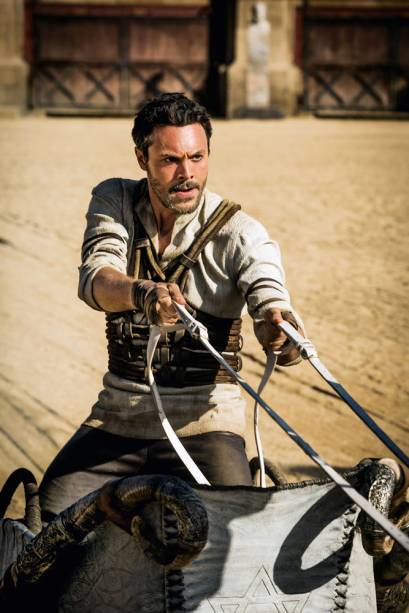 Judah Ben Hur (Jack Huston) é injustamente acusado de traição e condenado à escravidão Judah Ben Hur (Jack Huston) é injustamente acusado de traição e condenado à escravidão