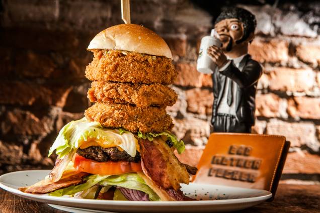 Bad mother fucker: lanche mais alto da cidade mede cerca de 30 centímetros