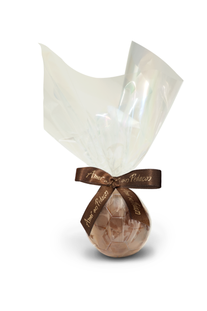 Copa do Mundo: bola de chocolate ao leite recheada com Bicho de Pé ou brigadeiro (R$ 14,00) Copa do Mundo: bola de chocolate ao leite recheada com Bicho de Pé ou brigadeiro (R$ 14,00)