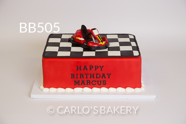 Bandeirada: piloto de kart é presenteado com bolo temático Bandeirada: piloto de kart é presenteado com bolo temático