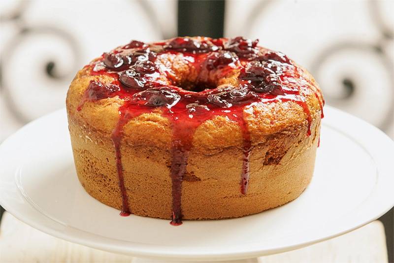 A versão de iogurte: pode ser coberta por calda de amarena A versão de iogurte: pode ser coberta por calda de amarena