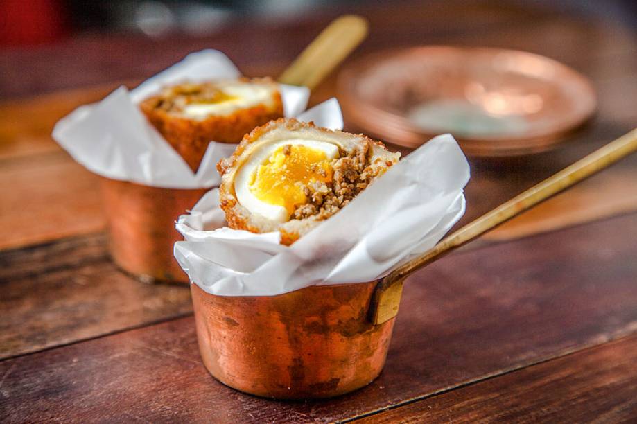 Bolovo: bolinho de ovo com carne moída