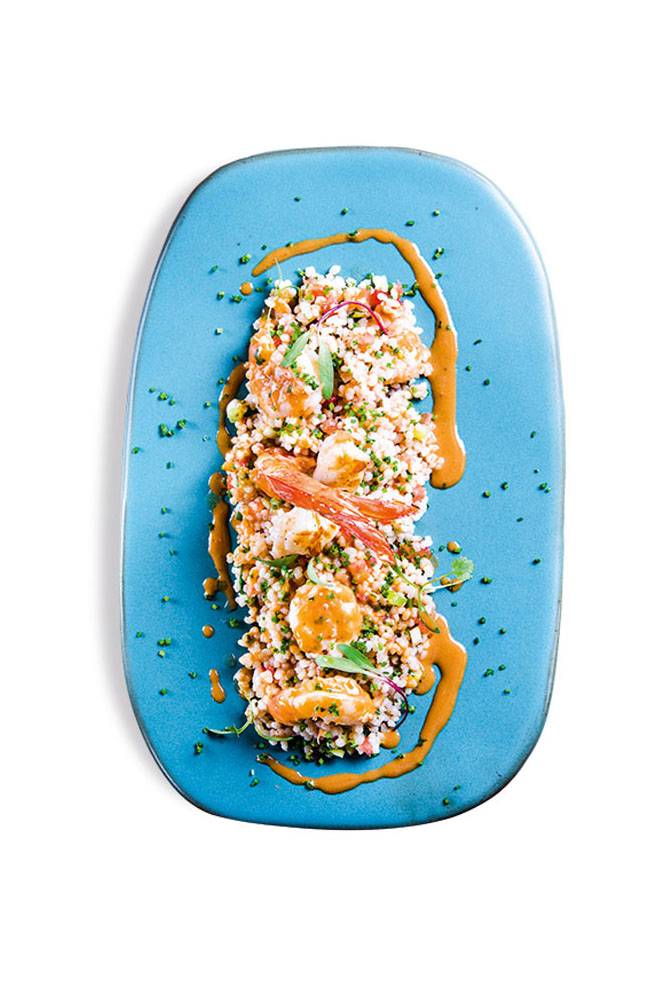 Frutos do mar grelhados: mix de camarão, lula, polvo e peixe recebe um molho de moqueca quede um toque de baianidade à receita